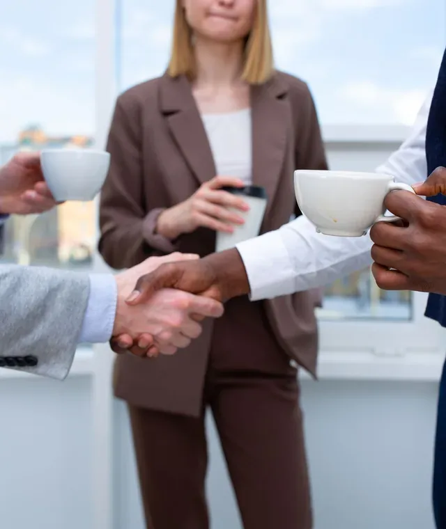 Unternehmer beim Netzwerken in Herdecke